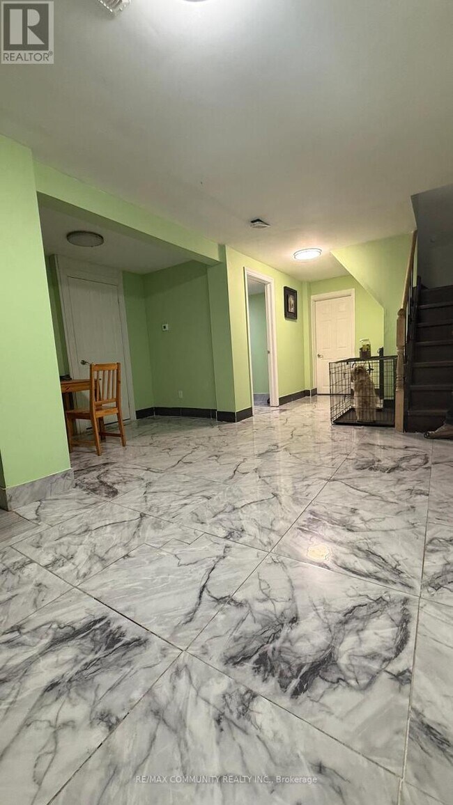 Photo du bâtiment - 591 Harmony Rd S