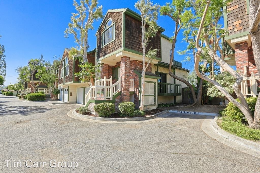 Primary Photo - 2649 Elden Ave