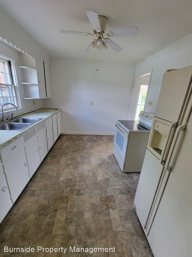 Building Photo - 3 br, 1 bath House - 709 North Main Street