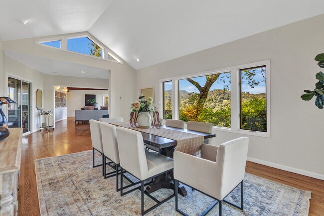 Foto del edificio - 4444 Redwood Rd