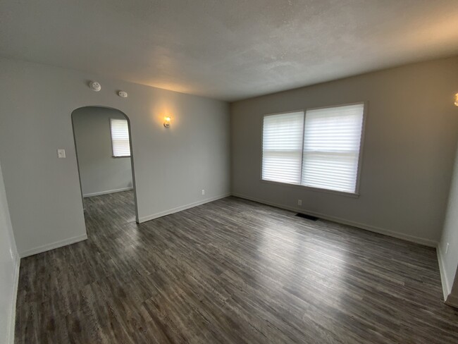 Foto del edificio - 305 N Bowman Ave