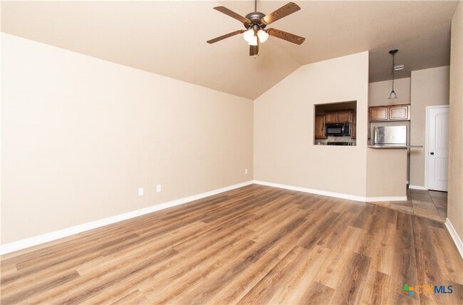 Building Photo - 402 Sladecek Dr