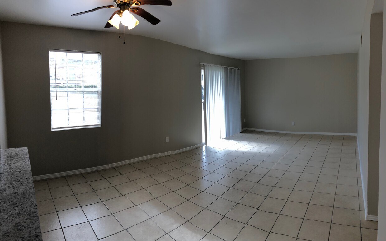 Foto principal - 15909 River Rd