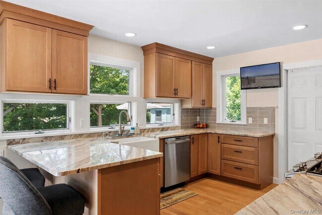 Foto del edificio - 205 Pine Ave