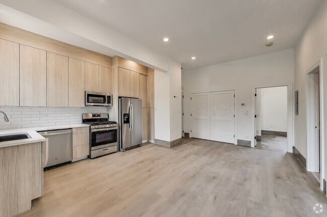 Building Photo - 2023 N Drake Ave