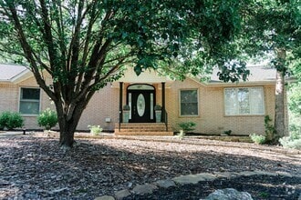 Building Photo - 11 Loyola Way