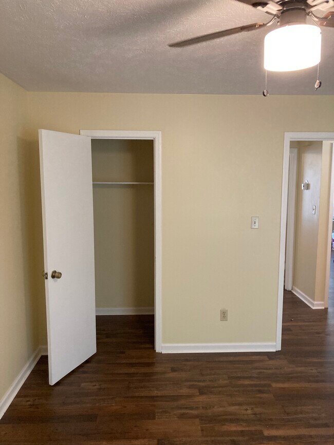 Foto del edificio - 80 Rushwood Dr