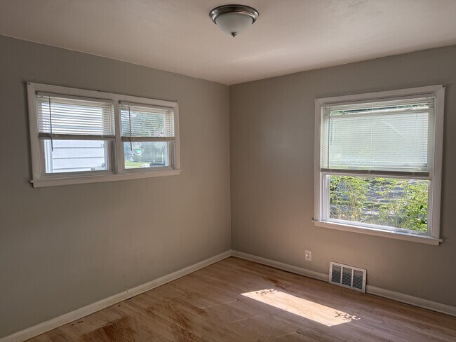 Building Photo - 3909 N 70th St