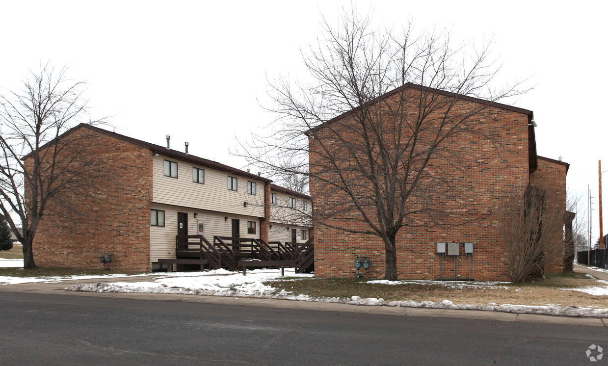 Building Photo - Carriage House