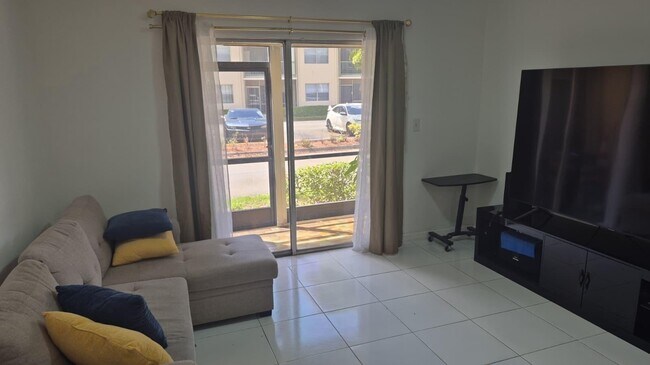 Foto del edificio - 4137 NW 88th Ave