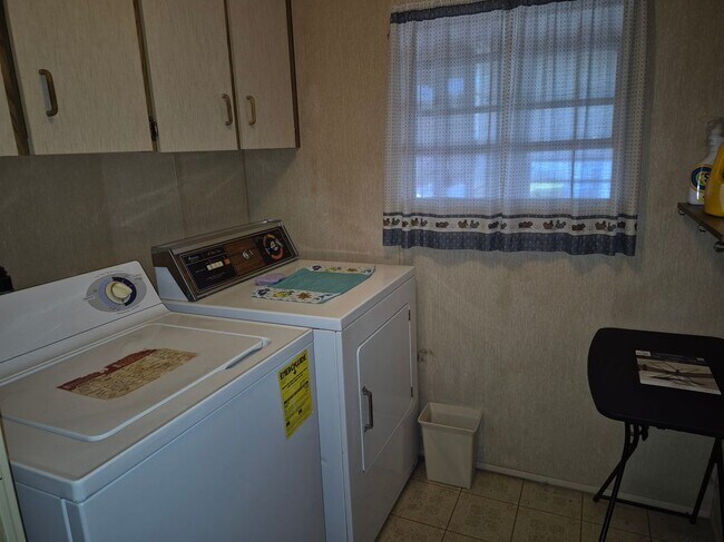 Foto del edificio - 904 Redbud Rd