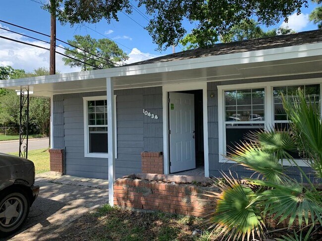 Building Photo - 10434 Envoy St