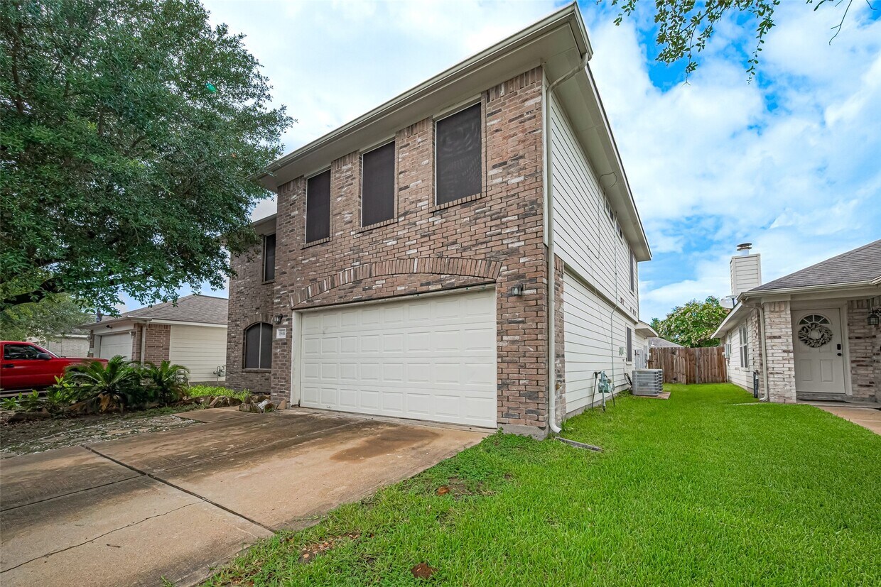 Foto principal - 19410 Rum River Ct