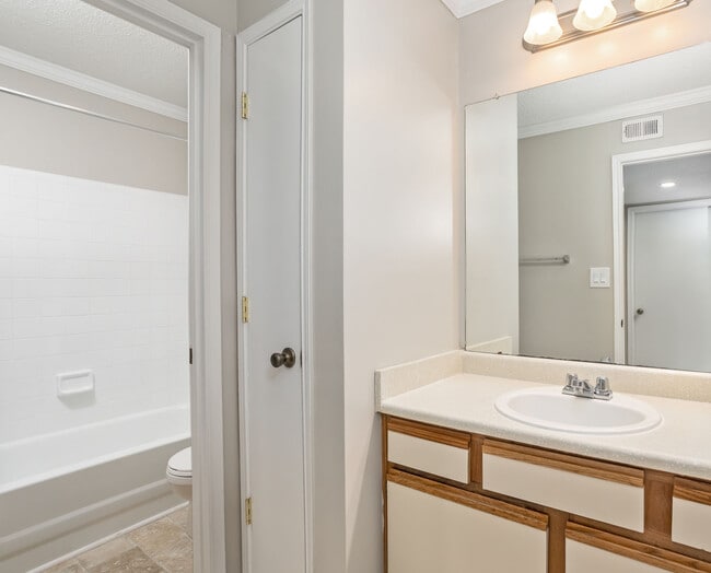 Building Photo - Dunwoody Ridge