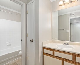 Building Photo - Dunwoody Ridge