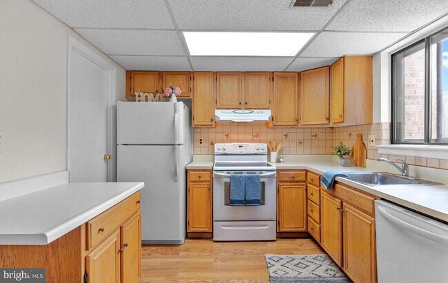 Foto del edificio - 4810 Oxford Ct