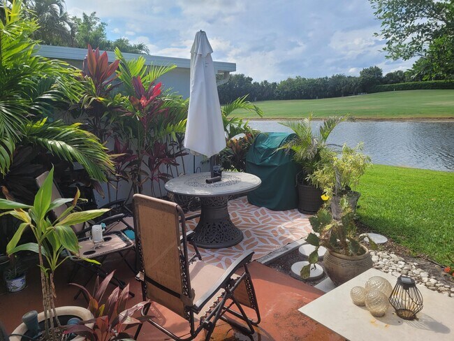 Foto del edificio - 6120 Bear Creek Ct