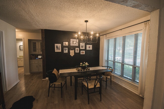 Building Photo - 2334 Babalos Ln