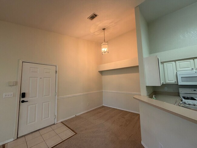 Building Photo - Top-Floor Condo in Grand Reserve at Windor Parke