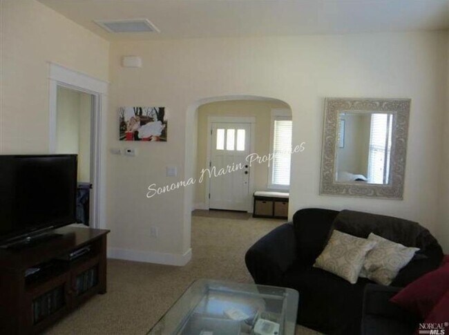 Building Photo - Historic Thomas House – A Rare Rental Opportunity in Petaluma! 2bd/2.5baths West Petaluma
