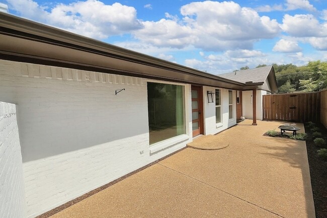 Building Photo - 2646 Heatherwood Dr
