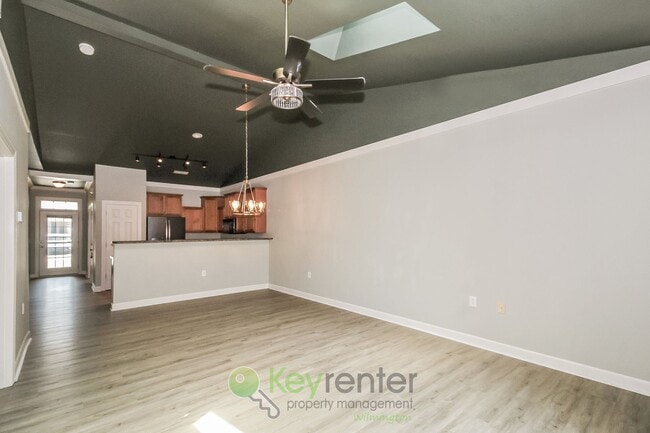 Building Photo - Gorgeous  Townhome - 2 Br/2 Bath, Pet-Friendly. Just  a short walk from UNCW in Wilmington!