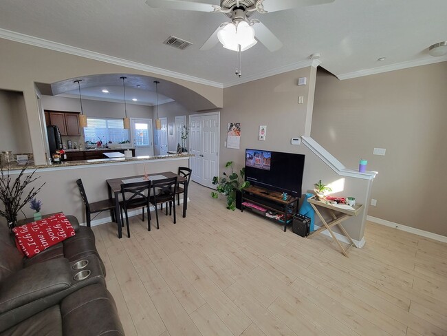 Building Photo - Lakeridge 4 Bed 4 Bath Fully Furnished!