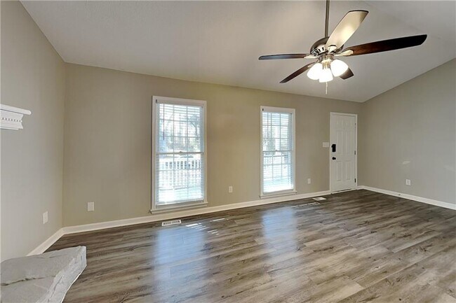 Foto del edificio - 379 Sumer Ln N