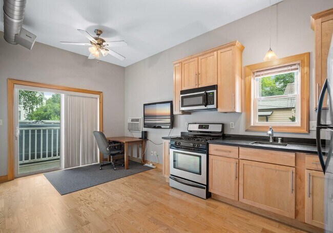 Foto del edificio - 1641 N Franklin Pl