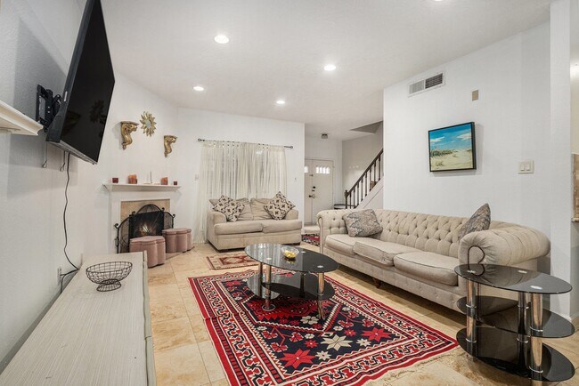 Foto del edificio - 800 Country Pl Dr