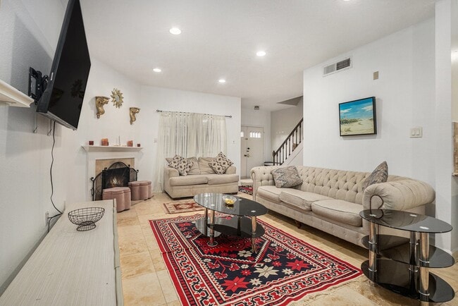 Building Photo - 800 Country Pl Dr