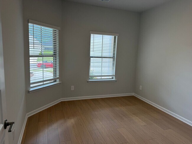 Foto del edificio - Brand New Home! One month free with 13 month lease!