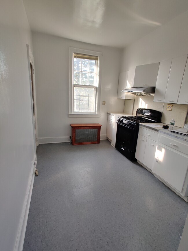 Building Photo - 1335 Thieriot Ave