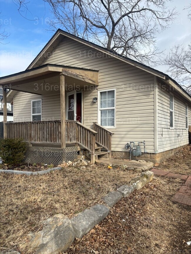 Building Photo - 216 Jones St