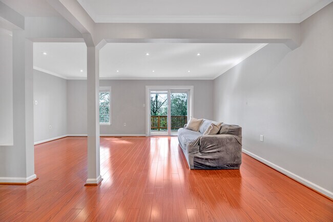 Foto del edificio - 7826 Mt Woodley Pl