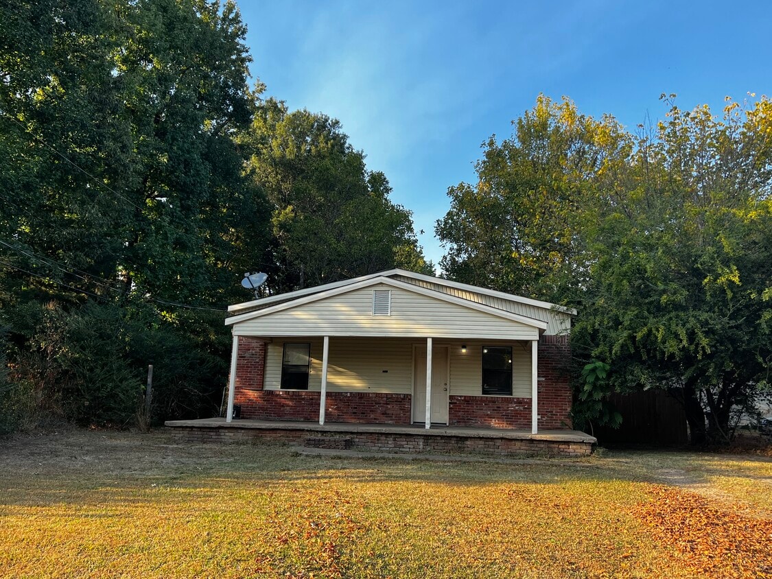 Primary Photo - 404 W Easy St