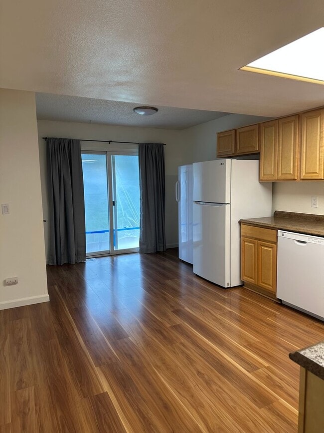 Building Photo - Fully Updated 3B/ 1BA Duplex| Washer and Dryer in unit| Huge fully fenced backyard w/ shed, garde...