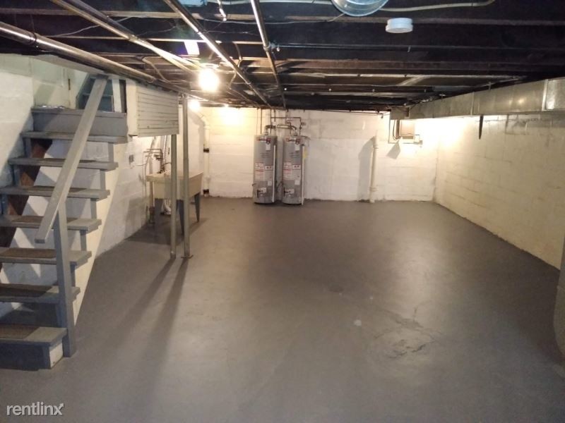 1027 Brownsville Rd, Pittsburgh, PA 15210 Room for Rent in Pittsburgh, PA