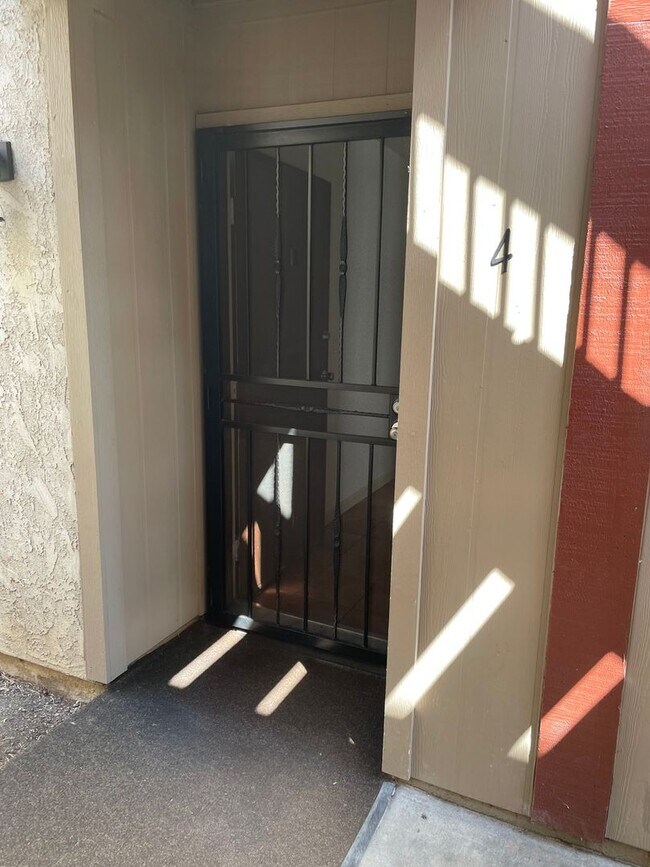 Foto del edificio - Bright and Charming 3 Bedroom 2 Bath Condo...