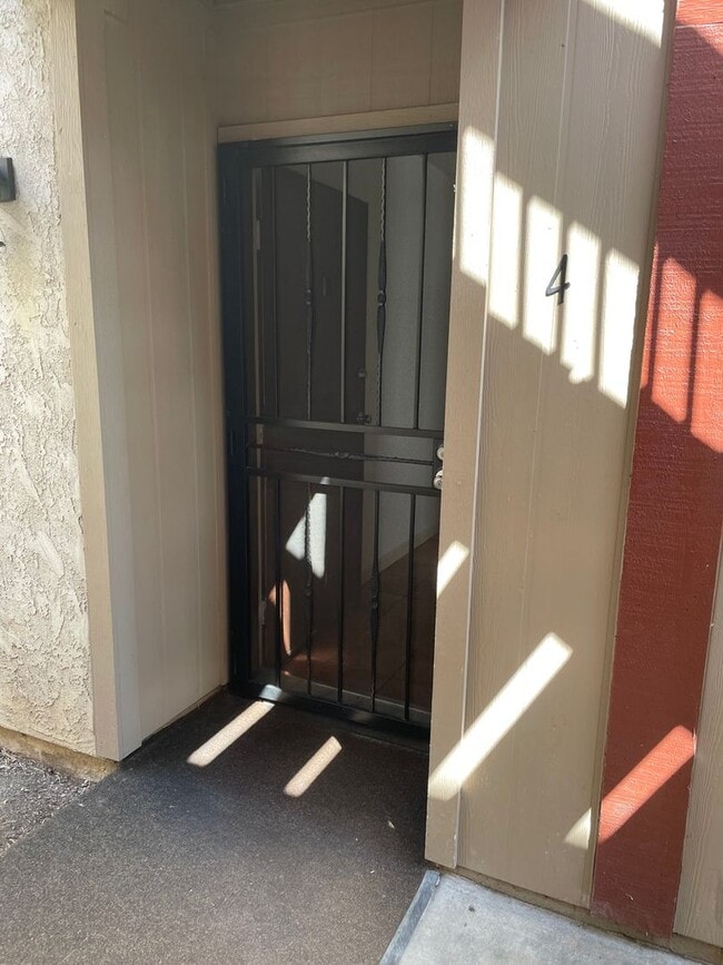 Foto del edificio - Bright and Charming 3 Bedroom 2 Bath Condo with Patio and A/C!