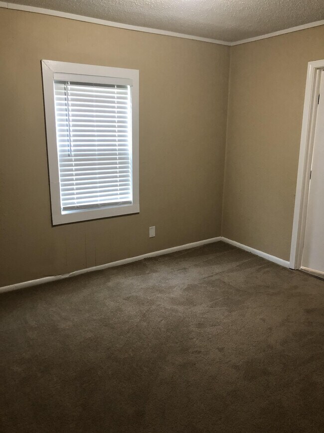 Building Photo - 3921 Wiggins Dr