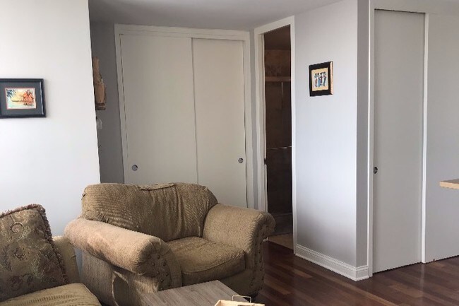 Foto del edificio - 2626 N Lakeview Ave