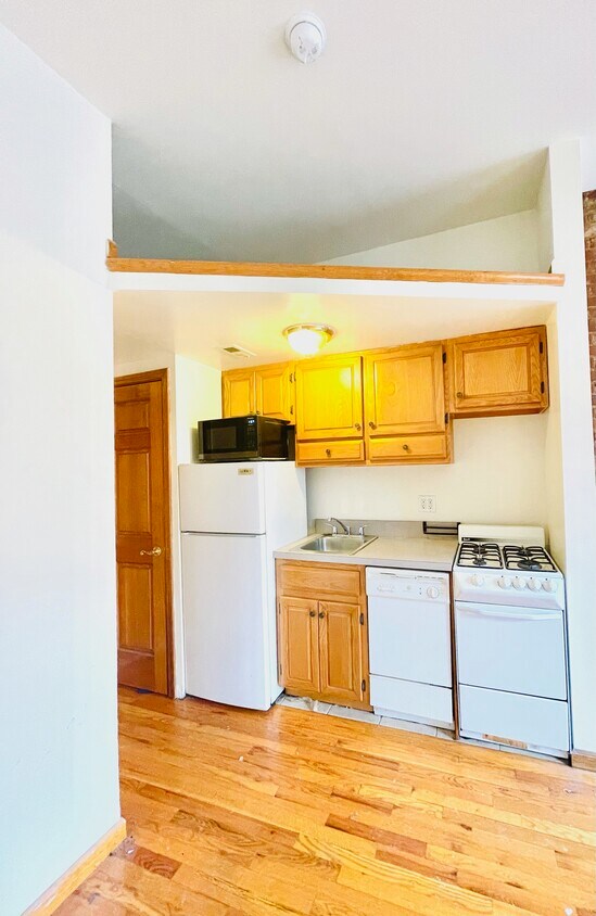 Kitchen - 457 W 50th St