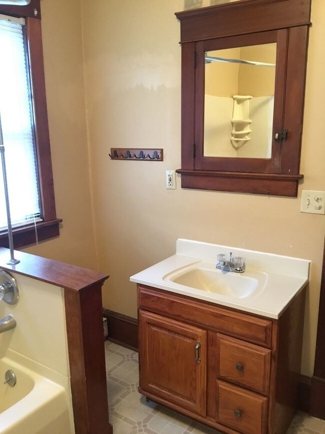 Building Photo - 326 E High St