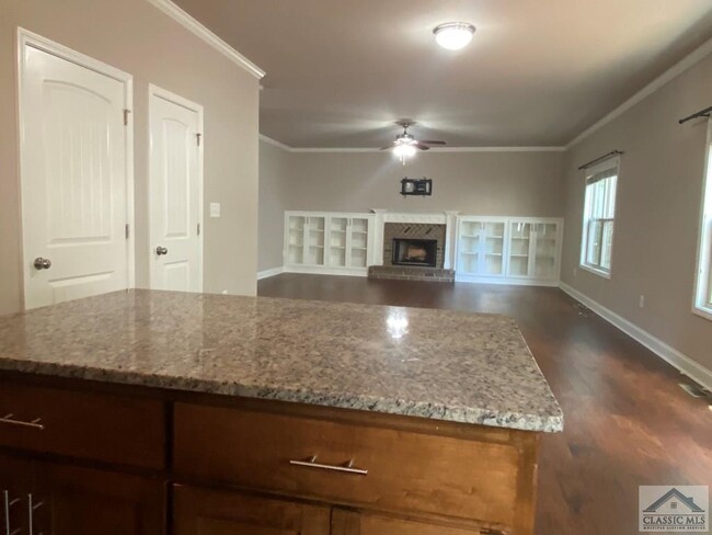Building Photo - 1651 Grove Park Ln