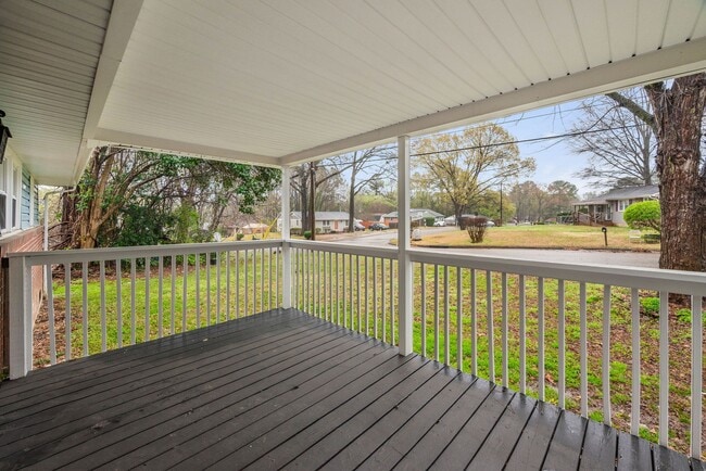 Building Photo - 765 Bunche Dr