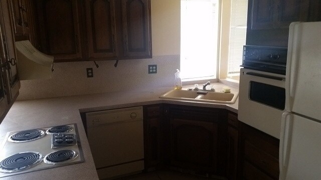 Building Photo - Great home with 2 car garage, deck and shed, fenced yard in Roy for rent