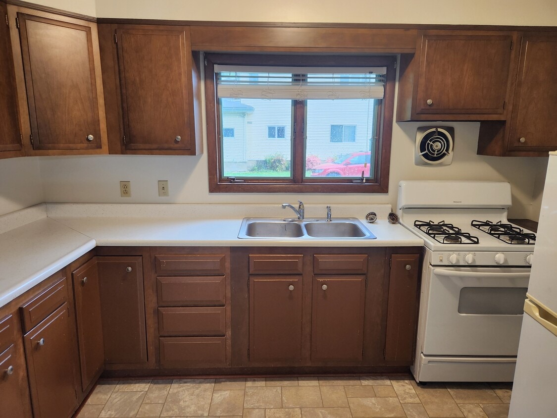 Kitchen - 319 N Hamilton St