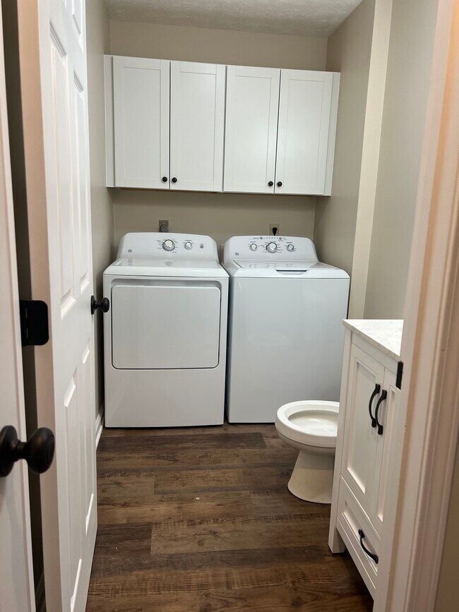 Building Photo - 809 Edgemont N St NE