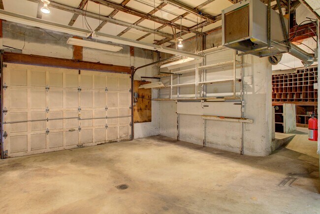 Building Photo - 814 6th St